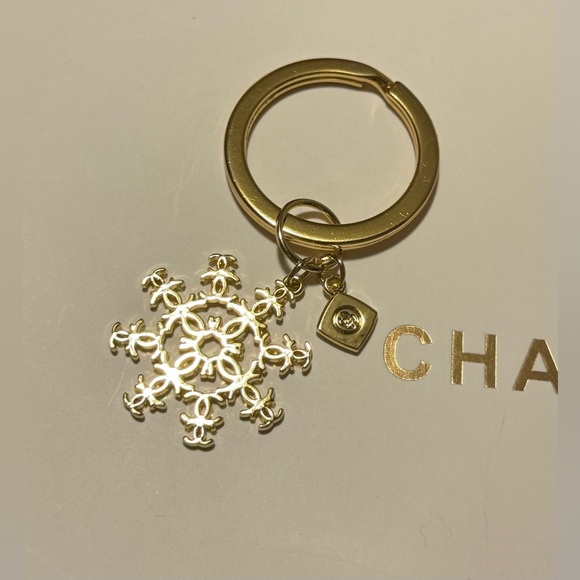Chanel Holiday Snowflake Charm 2024 - Picture 1 of 2
